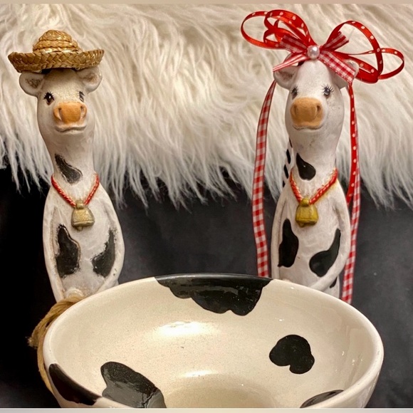 Adorable Hand Crafted Ceramic Male & Female Cows & Trough by Andre’ & Leigh - Picture 9 of 10
